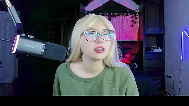 Shisuku Sophi online show from 11-23-25, 11:15