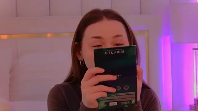 NancySmitts online show from 04-25-26, 04:37