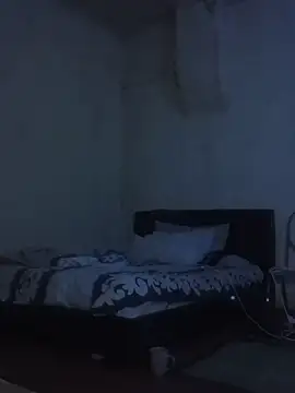 Snapshot of RFeltomWhitJ chatting on 10-09-25, 03:54 RFeltomWhitJ online show from 10-09-25, 03:54