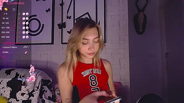 Snapshot of nikkichu chatting on 10-11-25, 05:28 nikkichu online show from 10-11-25, 05:28