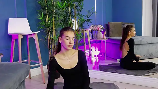 Snapshot of KimmDaviss chatting on 11-05-25, 09:20 KimmDaviss online show from 11-05-25, 09:20