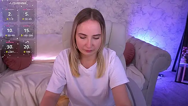 Snapshot of SofieBloom chatting on 09-13-25, 11:04 SofieBloom online show from 09-13-25, 11:04