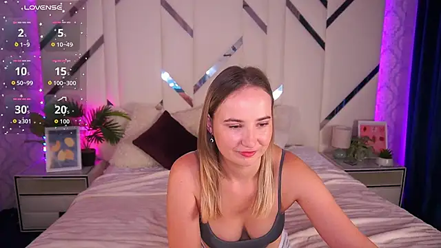 Snapshot of SofieBloom chatting on 09-21-25, 03:13 SofieBloom online show from 09-21-25, 03:13