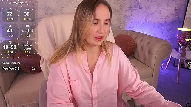 Snapshot of SofieBloom chatting on 10-02-25, 11:45 SofieBloom online show from 10-02-25, 11:45