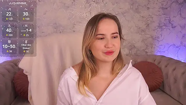 Snapshot of SofieBloom chatting on 10-07-25, 10:51 SofieBloom online show from 10-07-25, 10:51