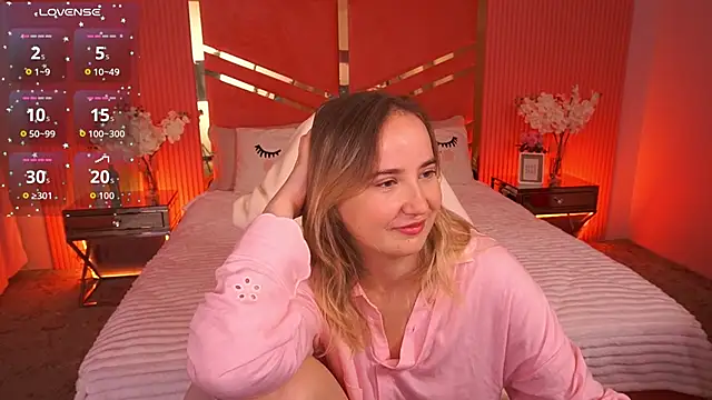 Snapshot of SofieBloom chatting on 10-12-25, 11:15 SofieBloom online show from 10-12-25, 11:15