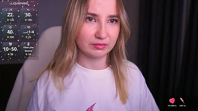 Snapshot of SofieBloom chatting on 10-22-25, 08:19 SofieBloom online show from 10-22-25, 08:19