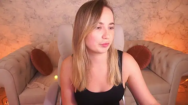 Snapshot of SofieBloom chatting on 11-03-25, 12:02 SofieBloom online show from 11-03-25, 12:02