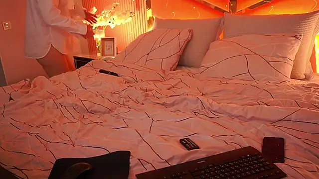 Snapshot of SofieBloom chatting on 01-15-26, 12:37 SofieBloom online show from 01-15-26, 12:37