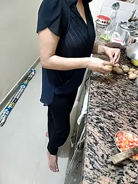 Snapshot of Pihu_Chopra chatting on 09-29-25, 04:45 Pihu Chopra online show from 09-29-25, 04:45