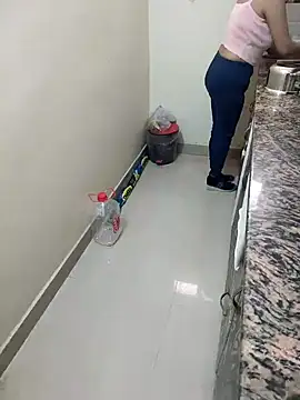 Pihu Chopra online show from 12-16-25, 02:38