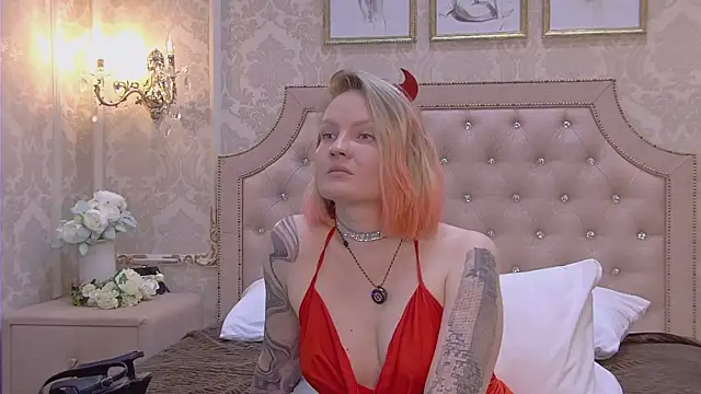 Snapshot of Kate_Storm chatting on 10-10-25, 04:33 Kate Storm online show from 10-10-25, 04:33