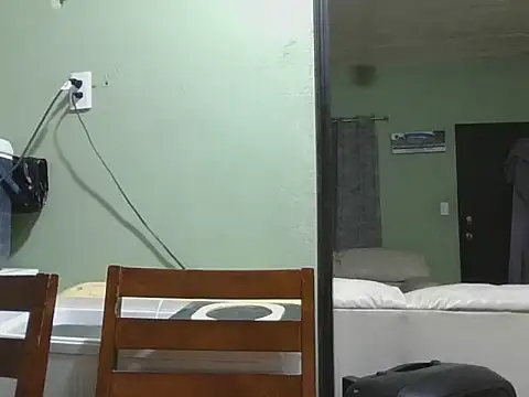 Snapshot of coppel chatting on 10-15-25, 05:07 coppel online show from 10-15-25, 05:07