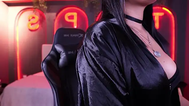 Snapshot of Roma_hells chatting on 09-18-25, 06:43 Roma hells online show from 09-18-25, 06:43