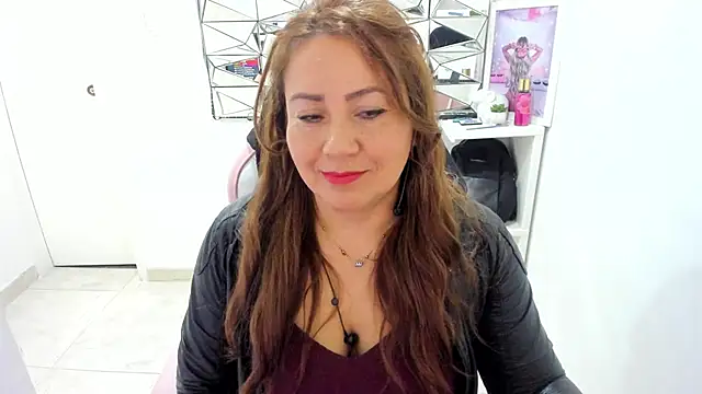 Snapshot of camixxx_m chatting on 04-24-26, 11:34 camixxx m online show from 04-24-26, 11:34