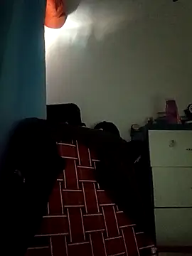 Snapshot of maxiiii125 chatting on 11-18-25, 04:00 maxiiii125 online show from 11-18-25, 04:00