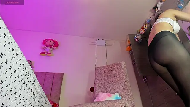 hot Dariana pantyhose online show from 04-28-26, 03:17