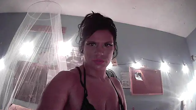 Snapshot of ovmilf chatting on 10-20-25, 01:39 ovmilf online show from 10-20-25, 01:39