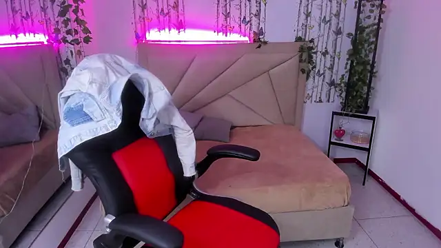 anna moon11 online show from 02-15-26, 04:53