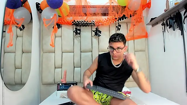 DavilANDkevin2 online show from 10-28-25, 02:37