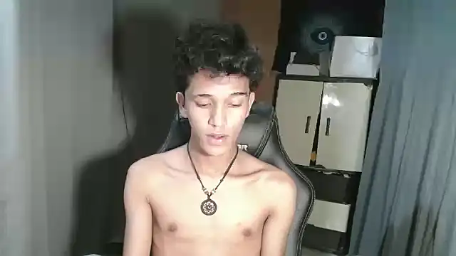 Snapshot of kenbigcockxx chatting on 10-27-25, 06:01 kenbigcockxx online show from 10-27-25, 06:01