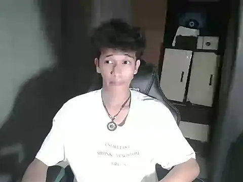 Snapshot of kenbigcockxx chatting on 11-02-25, 10:28 kenbigcockxx online show from 11-02-25, 10:28