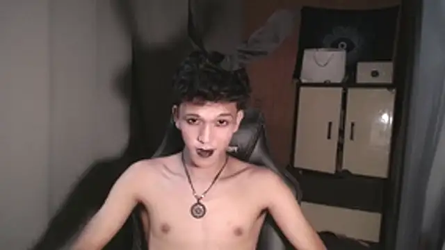 Snapshot of kenbigcockxx chatting on 11-12-25, 04:18 kenbigcockxx online show from 11-12-25, 04:18