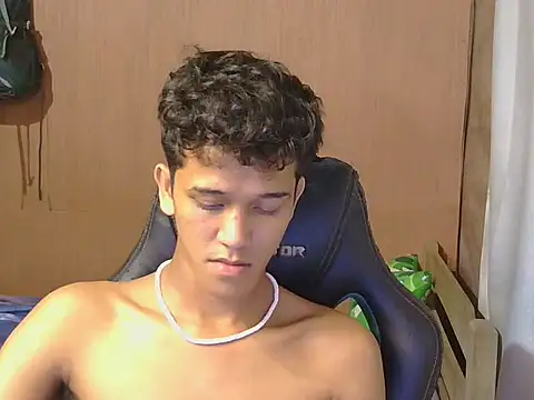 Snapshot of kenbigcockxx chatting on 12-18-25, 01:17 kenbigcockxx online show from 12-18-25, 01:17