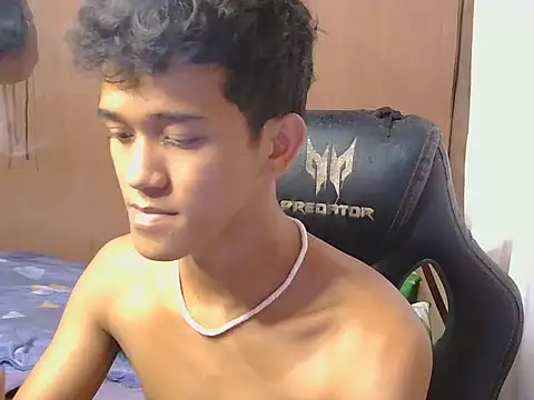 Snapshot of kenbigcockxx chatting on 12-19-25, 01:23 kenbigcockxx online show from 12-19-25, 01:23