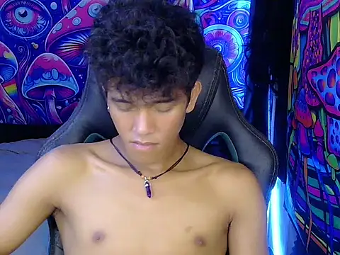 Snapshot of kenbigcockxx chatting on 06-06-26, 06:40 kenbigcockxx online show from 06-06-26, 06:40