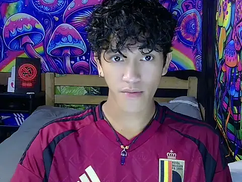 Snapshot of kenbigcockxx chatting on 06-19-26, 03:27 kenbigcockxx online show from 06-19-26, 03:27