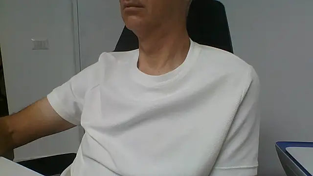 Snapshot of Sensor2000 chatting on 07-02-26, 07:14 Sensor2000 online show from 07-02-26, 07:14