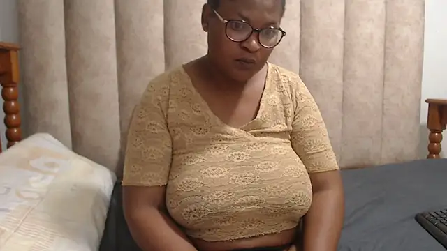 Snapshot of Sexybusty01 chatting on 09-23-25, 06:33 Sexybusty01 online show from 09-23-25, 06:33