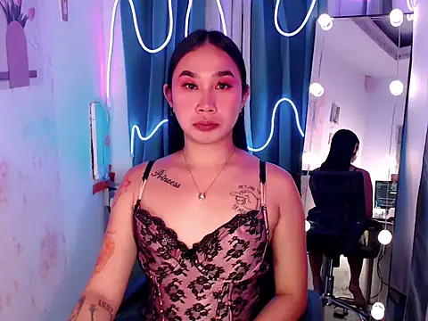 Snapshot of in_yourdreamstarxx chatting on 11-21-25, 08:40 in yourdreamstarxx online show from 11-21-25, 08:40