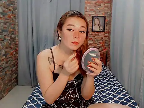 Snapshot of cutemac69 chatting on 09-12-25, 01:55 cutemac69 online show from 09-12-25, 01:55