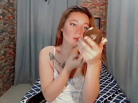 Snapshot of cutemac69 chatting on 09-30-25, 09:31 cutemac69 online show from 09-30-25, 09:31