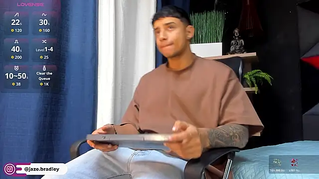 jaze bradley online show from 11-17-25, 11:27