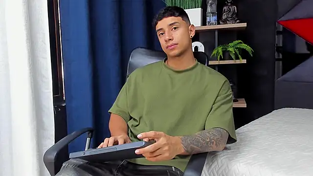 jaze bradley online show from 11-26-25, 11:22