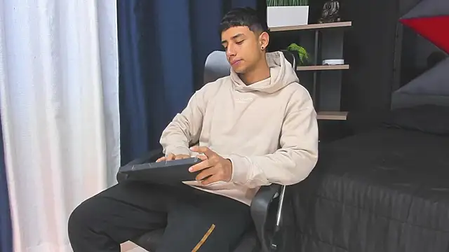 jaze bradley online show from 12-20-25, 11:06