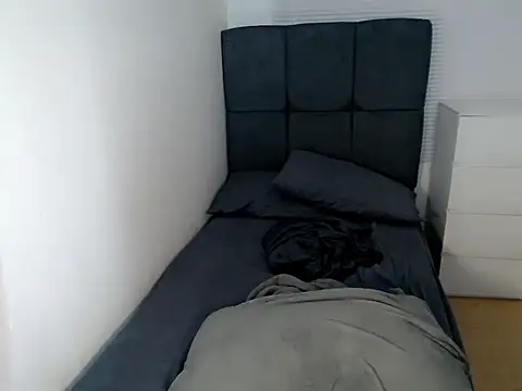 holly tabby online show from 12-19-25, 11:56