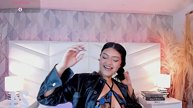 Snapshot of victoria___jonnes chatting on 09-13-25, 12:27 victoria jonnes online show from 09-13-25, 12:27