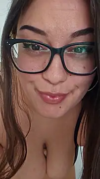 Snapshot of Larissa4U chatting on 09-21-25, 09:44 Larissa4U online show from 09-21-25, 09:44