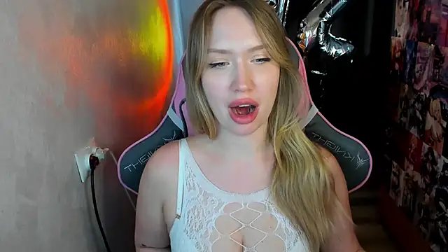 NicoleRiccii online show from 04-17-26, 05:05