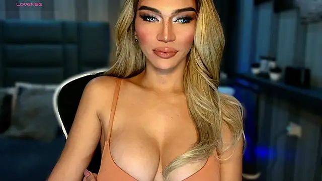 Snapshot of Huntress_xxx chatting on 02-02-26, 01:04 Huntress xxx online show from 02-02-26, 01:04