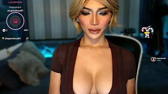 Snapshot of Huntress_xxx chatting on 02-05-26, 01:32 Huntress xxx online show from 02-05-26, 01:32