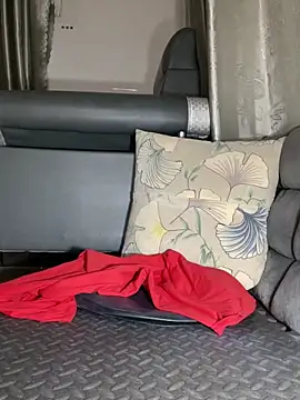 meiiijr55 online show from 04-18-26, 03:43