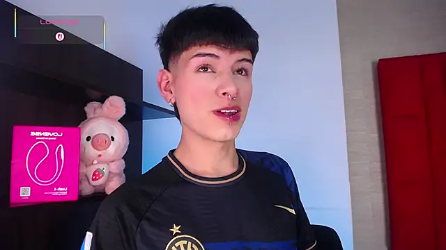 Ezra Storm online show from 12-23-25, 05:49