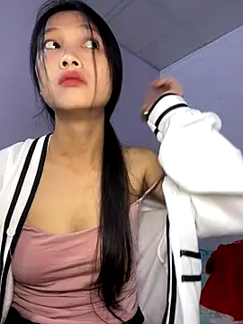 Snapshot of vyvy777 chatting on 10-29-25, 01:30 vyvy777 online show from 10-29-25, 01:30