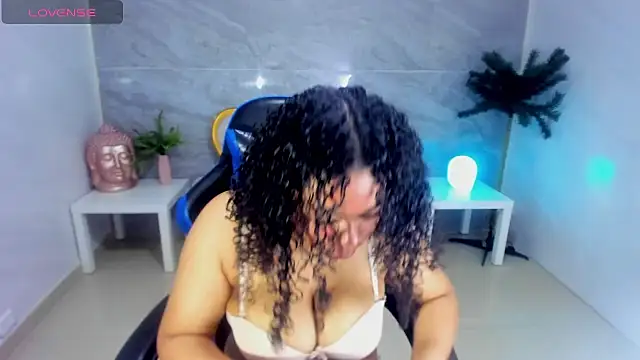 Snapshot of risada_temptation_s chatting on 10-04-25, 08:18 risada temptation s online show from 10-04-25, 08:18