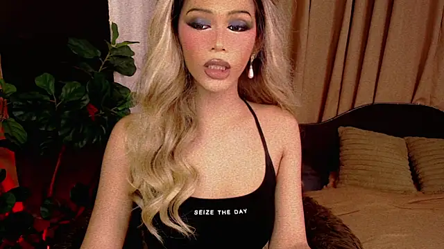 Snapshot of Candicebloom chatting on 02-21-26, 04:30 Candicebloom online show from 02-21-26, 04:30